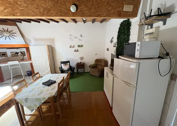 Nomadhut Mem Martins