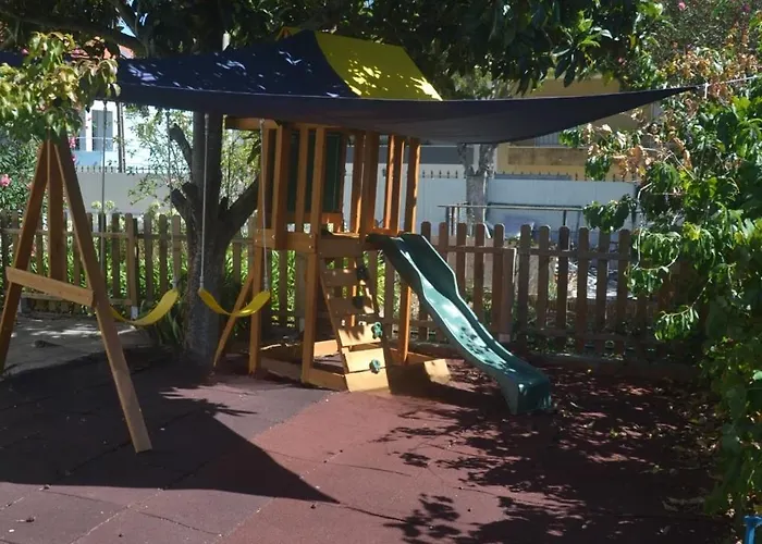 Nomadhut Mem Martins